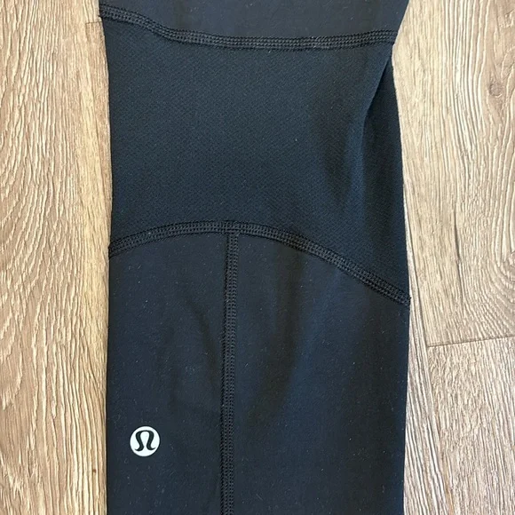 Lululemon capri leggings. Size 6. - Picture 5 of 9